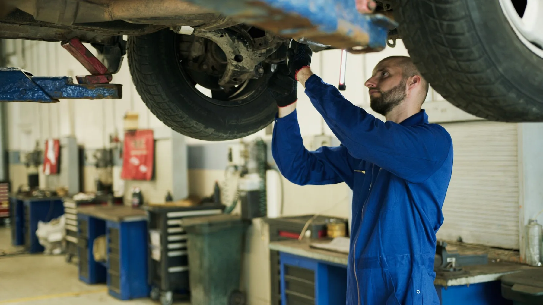 A clutch friction plate and flywheel